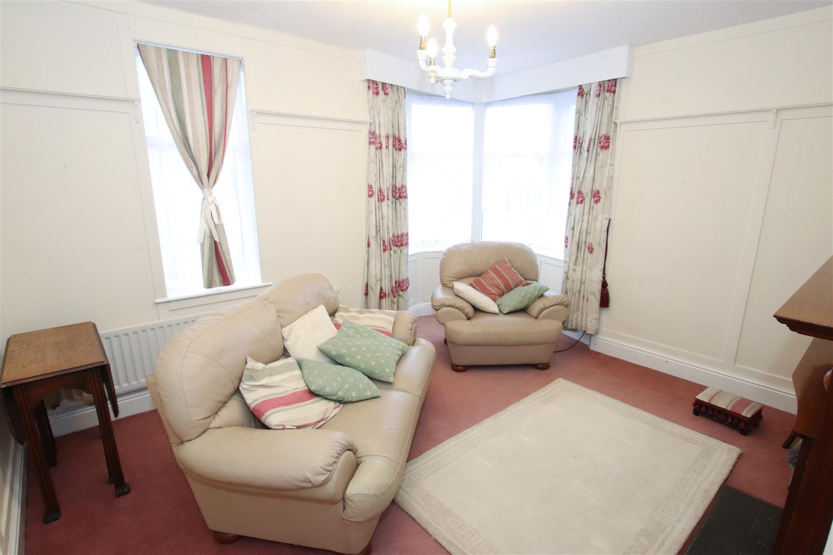 BAY FRONTED LOUNGE